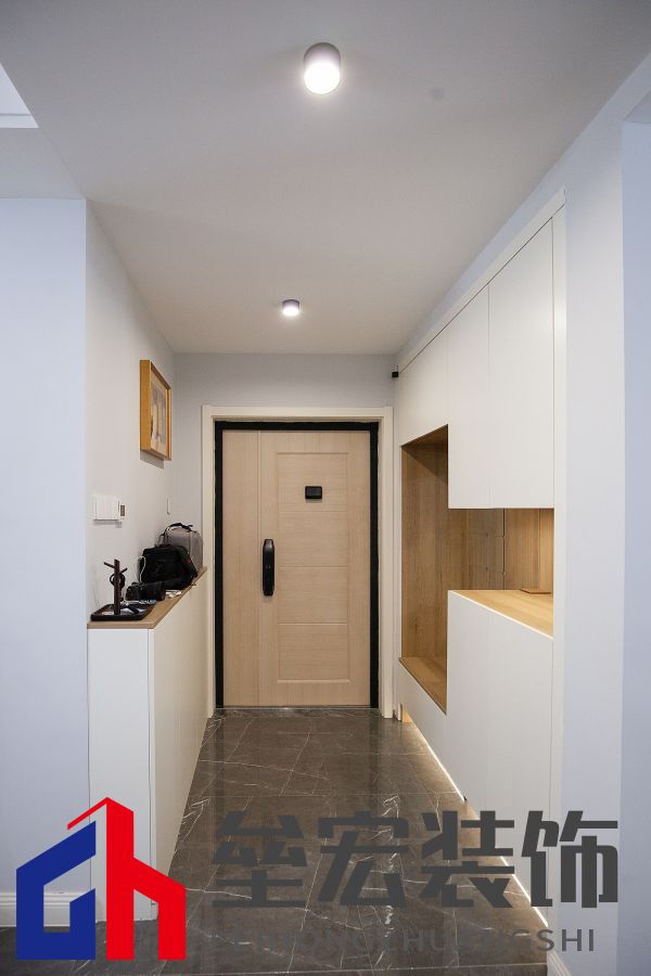 白色、木色與黑色演繹同一空間下的不同格調(diào)！