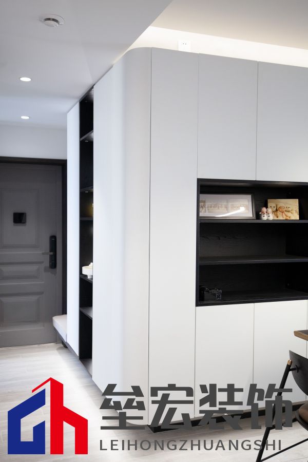 142㎡現(xiàn)代簡(jiǎn)約丨 黑白格調(diào)下的溫柔空間！