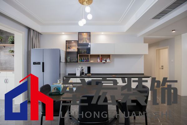 白色、木色與黑色演繹同一空間下的不同格調(diào)！