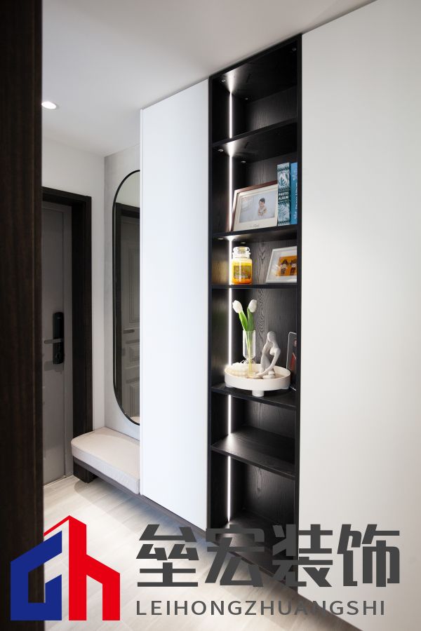 142㎡現(xiàn)代簡(jiǎn)約丨 黑白格調(diào)下的溫柔空間！