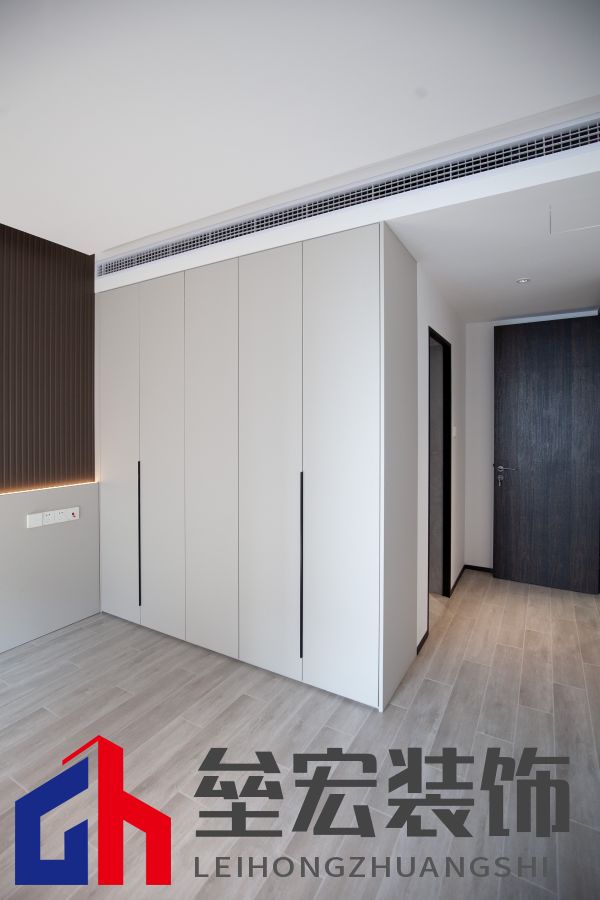 142㎡現(xiàn)代簡(jiǎn)約丨 黑白格調(diào)下的溫柔空間！