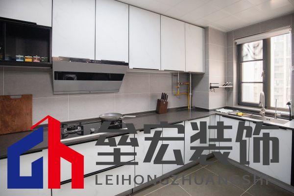 白色、木色與黑色演繹同一空間下的不同格調(diào)！