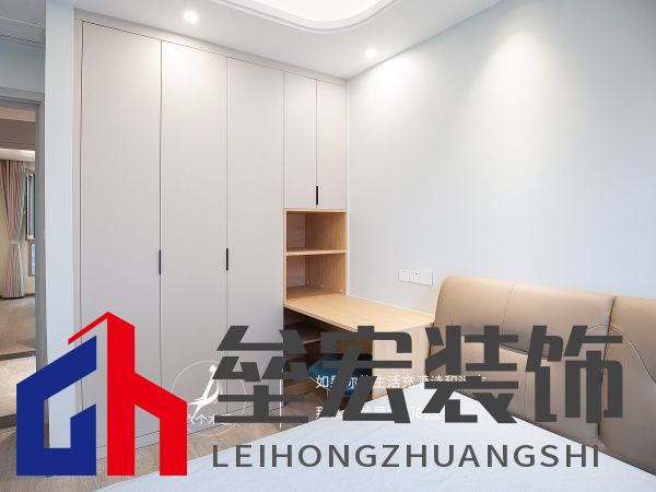 103㎡三居室一門到頂?shù)囊鹿裨O(shè)計，簡約又溫馨