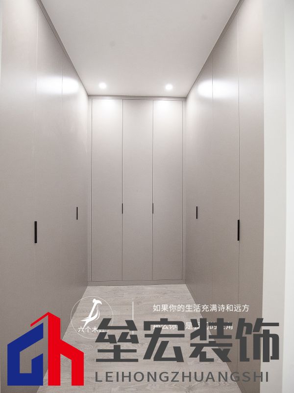 103㎡三居室一門到頂?shù)囊鹿裨O(shè)計，簡約又溫馨