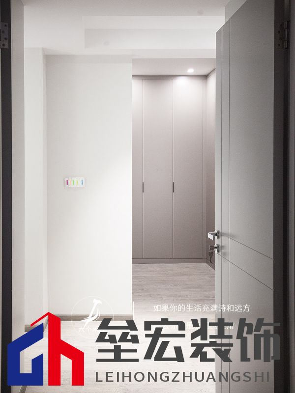 103㎡三居室一門到頂?shù)囊鹿裨O(shè)計，簡約又溫馨