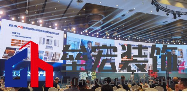 圖片包含 室內(nèi), 天花板, 建筑, 人們 描述已自動生成