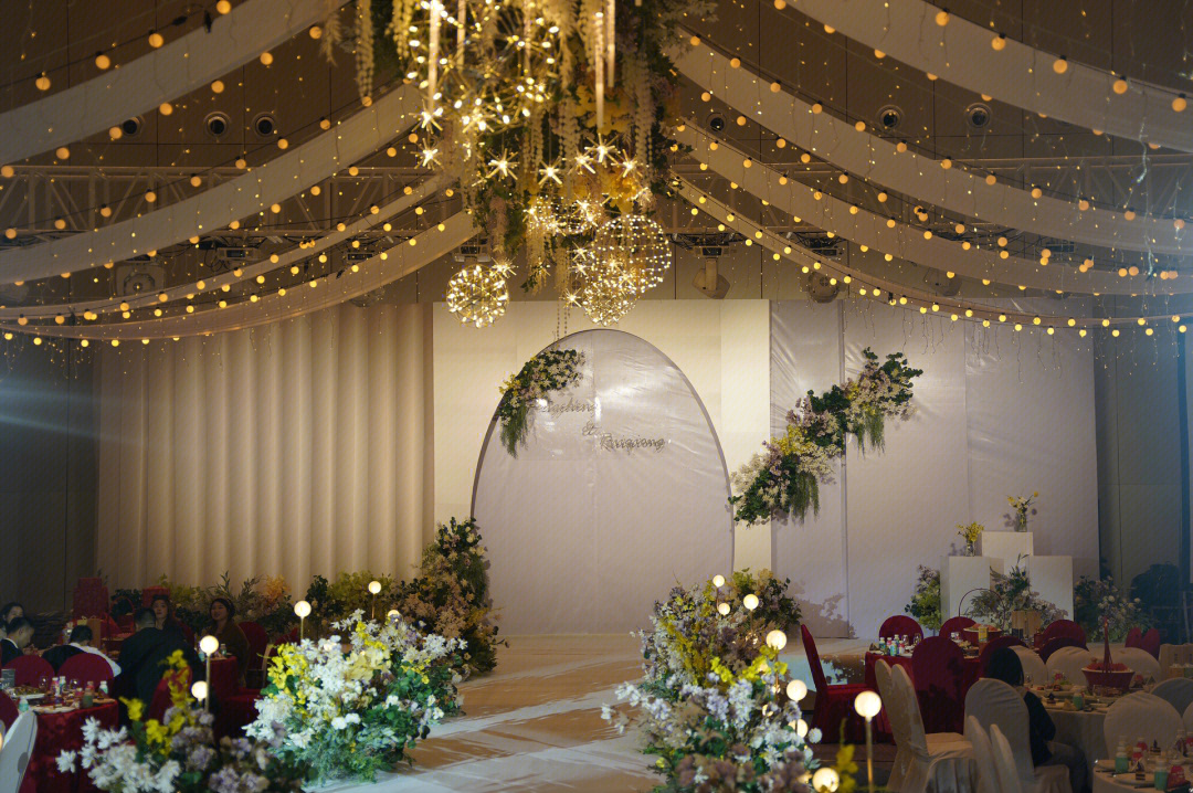 廈門婚慶布置_婚慶布置現(xiàn)場(chǎng)_婚慶布置會(huì)場(chǎng)的圖片