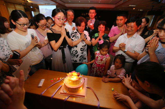 廈門(mén)生日?qǐng)鼍安贾胈廈門(mén)生日攻略_廈門(mén)布置生日?qǐng)鼍暗牡胤?/></p>
<p style=