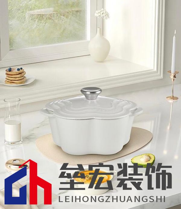 酷彩LE CREUSET鑄鐵鍋京東獨(dú)家首發(fā)！下單即贈(zèng)價(jià)值百元鍋鏟座