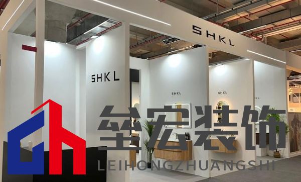 詮釋法蘭克福展，以東方美學(xué)演繹“品牌出?！毙路妒?></p><p>法蘭克福展(ISH)</p><p>全球衛(wèi)浴產(chǎn)業(yè)的“奧林匹克”舞臺</p><p>法蘭克福展自1960年創(chuàng)辦以來，始終引領(lǐng)衛(wèi)浴行業(yè)的技術(shù)革新與設(shè)計潮流。本屆展會以“為可持續(xù)未來尋找解決方案”為主題，聚焦推動環(huán)保型供熱、水資源合理利用和潔凈空氣等衛(wèi)生設(shè)施和暖通空調(diào)行業(yè)發(fā)展的關(guān)鍵議題，匯聚50余個國家的兩千余個參展商。展會展出的最新技術(shù)與產(chǎn)品，將成為全球衛(wèi)浴行業(yè)趨勢的風(fēng)向標(biāo)。</p><p>心海伽藍2025年戰(zhàn)略：品牌出海是重要一步</p><p>作為中國高端全衛(wèi)定制品牌，心海伽藍在2025年戰(zhàn)略中，將品牌出海作為重要發(fā)展方向之一。通過參加國際知名展會、拓展海外市場、建立海外銷售渠道等方式，心海伽藍正加快構(gòu)建起全球化的市場布局，此次法蘭克福展會，正是心海伽藍踐行這一戰(zhàn)略的重要一步。</p><p></p><p><img src=