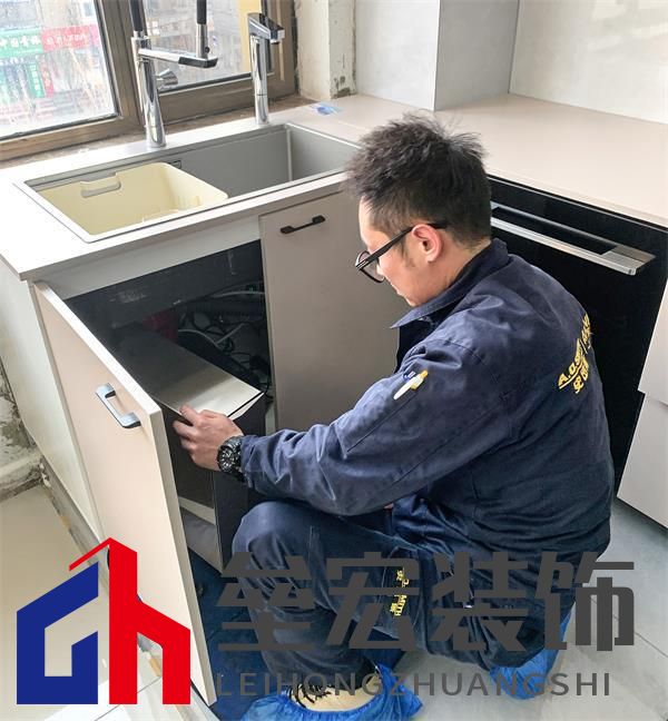 兩位獨居老人家中突發(fā)不適 這位售后師傅的舉動暖心了